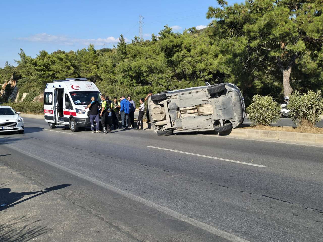 Bodrum-Milas Yolunda Kaza: Ekipler Araçta Sıkışan Sürücüyü Kurtarmak İçin Seferber Oldu 1